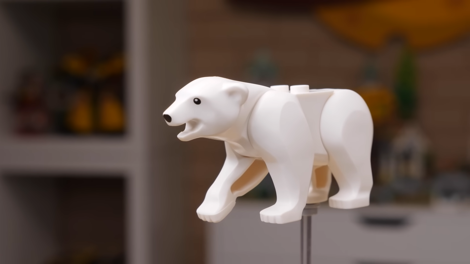 60378 Arctic Explorer Truck and Mobile Lab bear 4