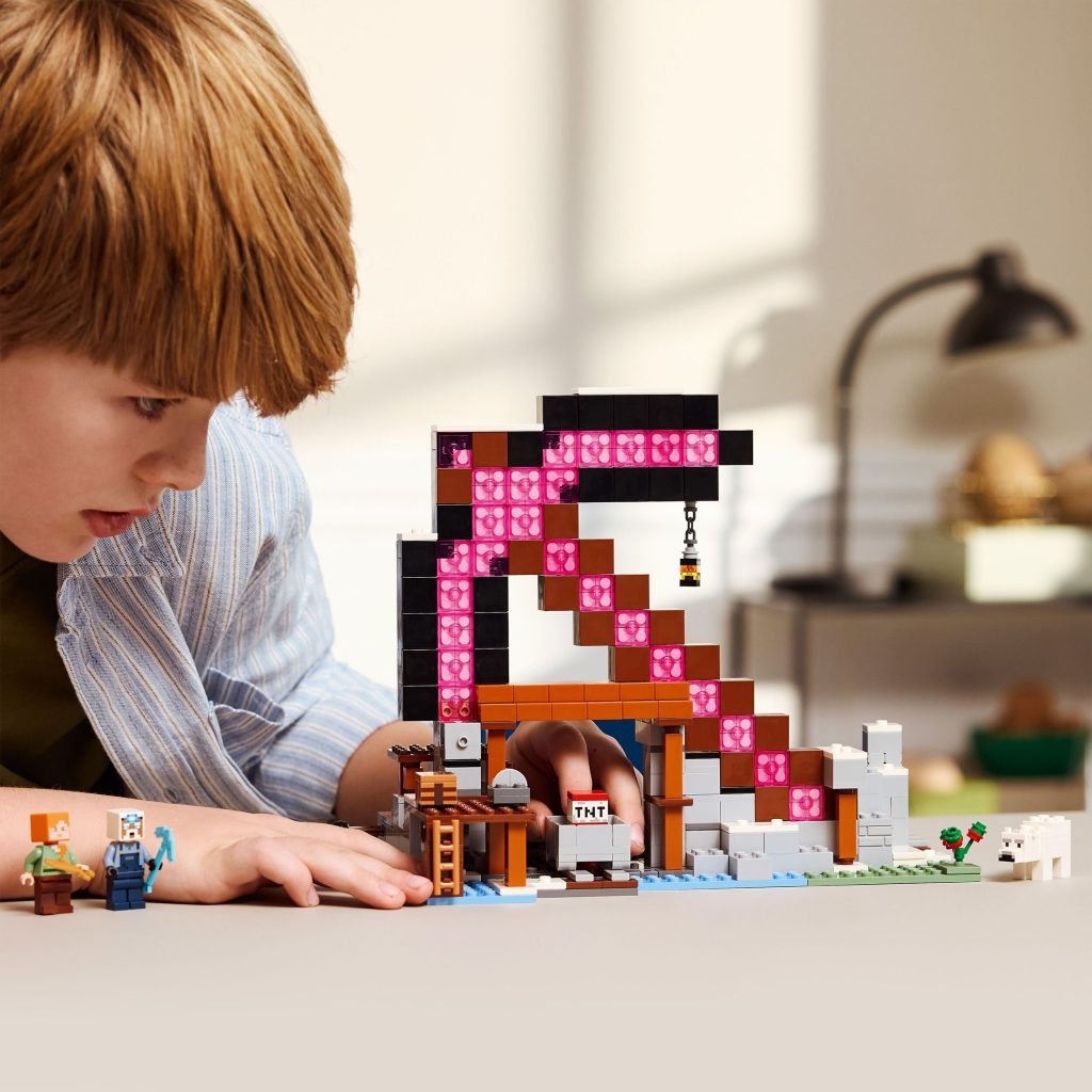 LEGO Minecraft 21277 The Pickaxe Mine 6 1024x1024