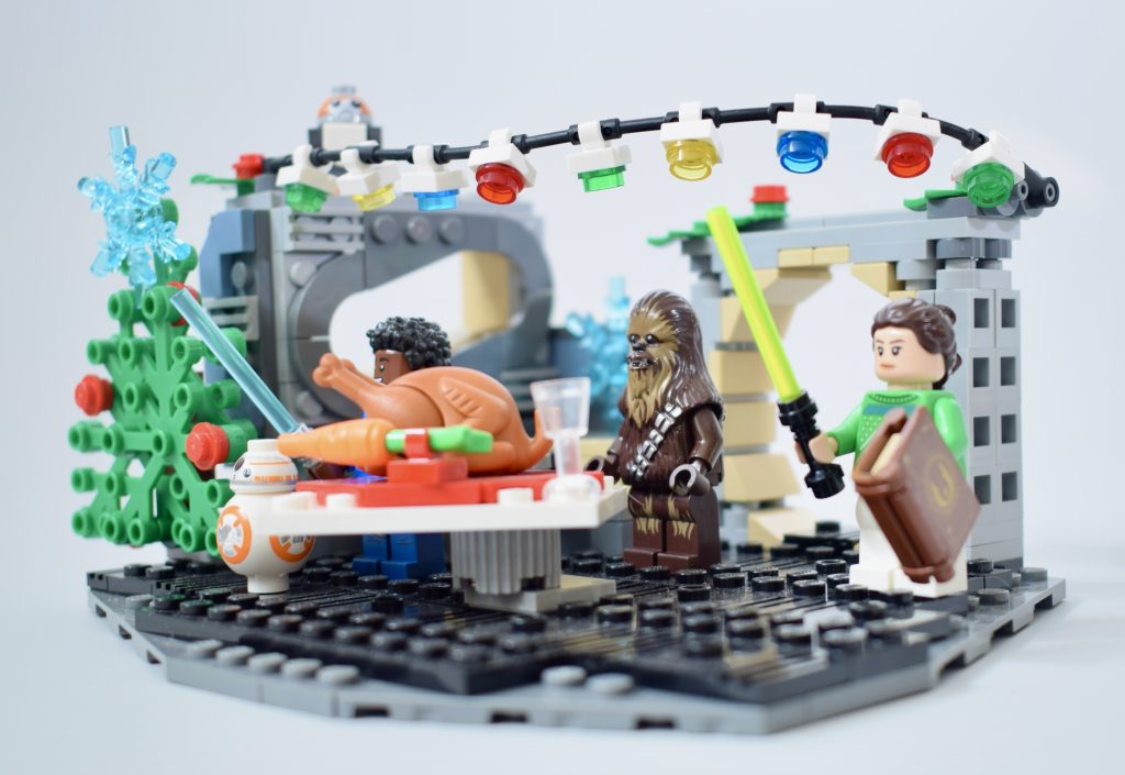 LEGO Star Wars 40658 Millennium Falcon Holiday Diorama Review 5 1024x705