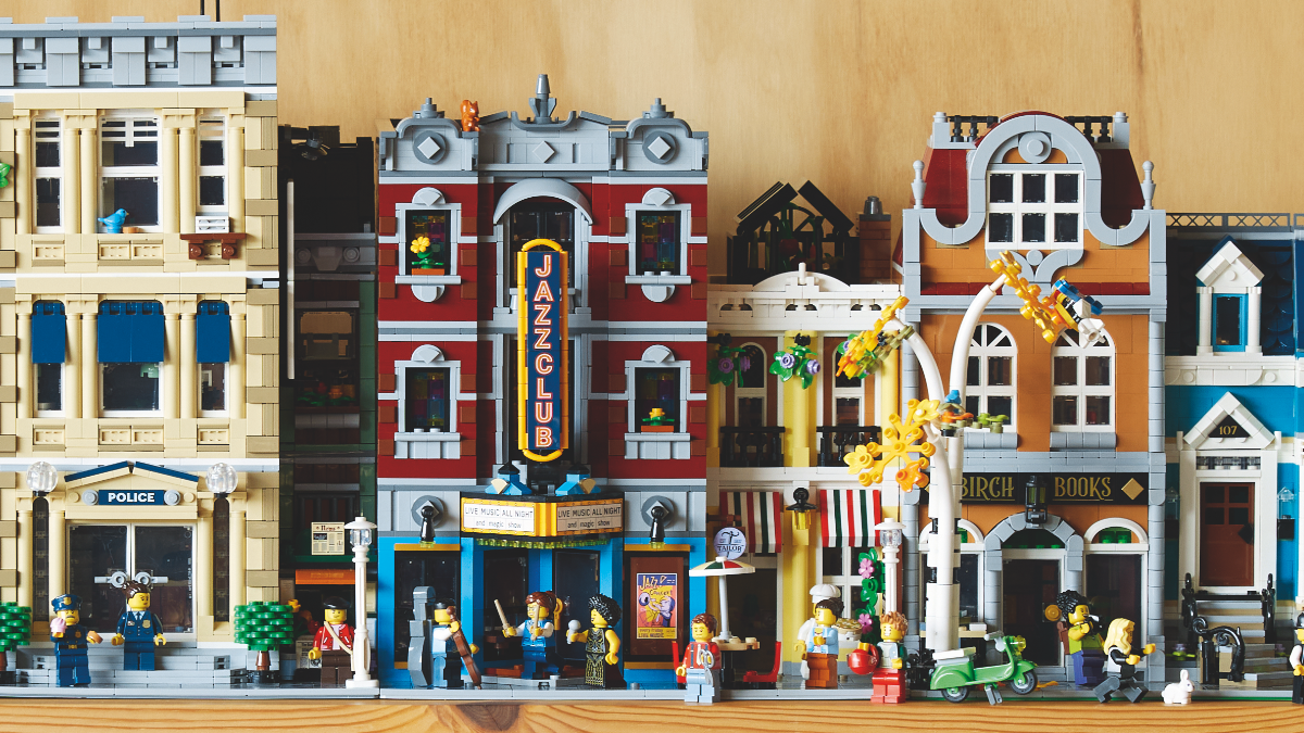 Three details we love in the LEGO Icons 10312 Jazz Club 2023 modular building
