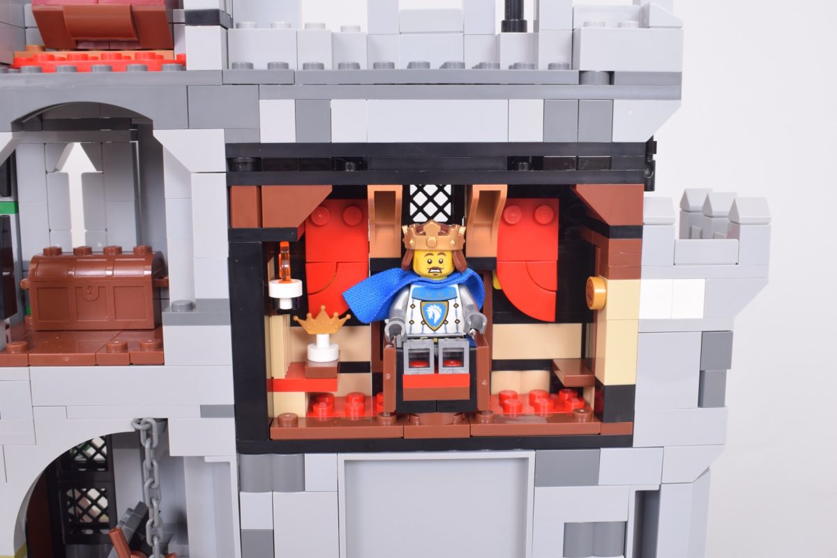 LEGO Creator 3 in 1 31168 Medieval Horse Knight Castle book nook 12 1200x800